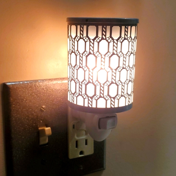 New Fragrance/Nitelite - Picture 2 of 9